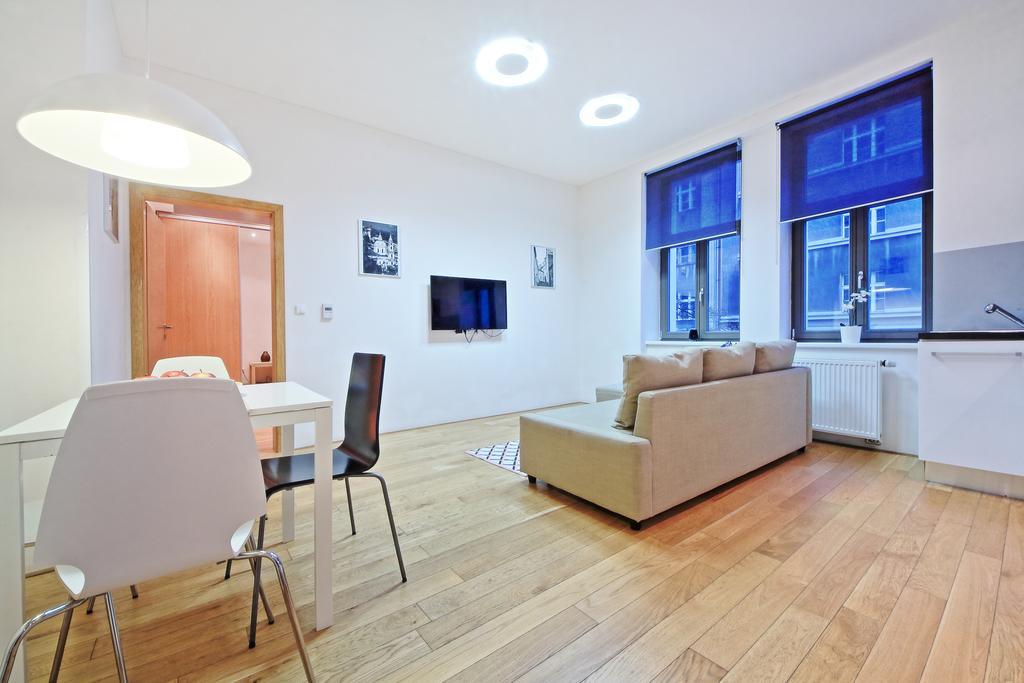 Family Apartments Прага Экстерьер фото